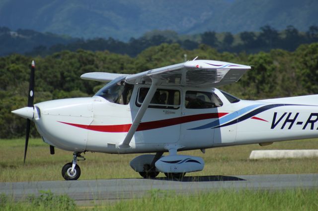 Cessna Skyhawk (VH-RBB) - Standing outside the ATC tower.  by Bailey Pheloung