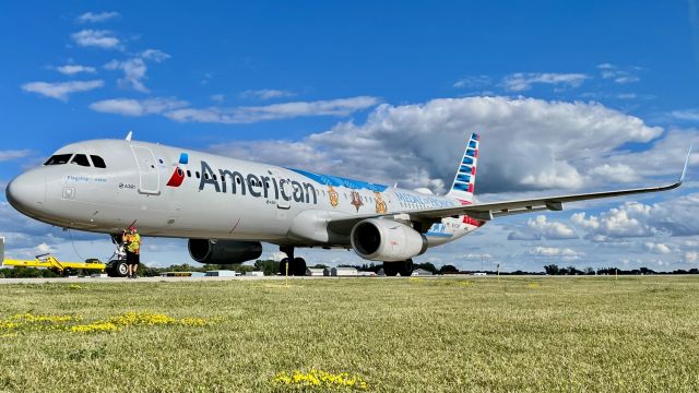 Airbus A321 (N167AN) - Godspeed to all our veterans, especially active and retired combat vets. We are forever in debt to the sacrifices you’ve made. br /br /This aircraft is a 2016 Airbus A321-231, S/N 7013, operated by American Airlines (Flagship Valor Livery). 7/28/22. 