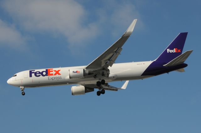 BOEING 767-300 (N68078) - Finally caught the second of FDXs 767s to sport winglets. First pic of this bird in these colors on the database!