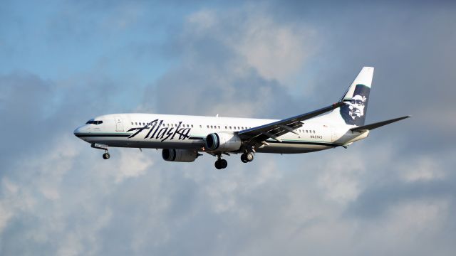 Boeing 737-900 (N457AS)