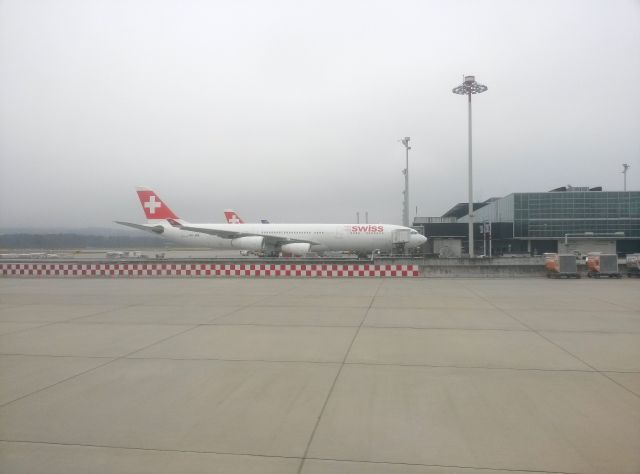 Airbus A340-300 (HB-JME) - Swiss Air A340-313