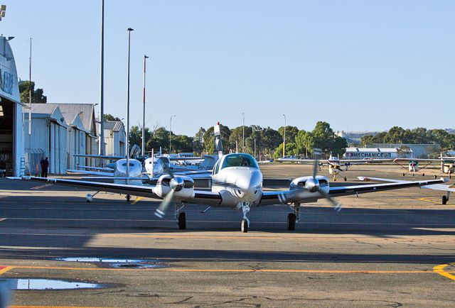 Beechcraft 55 Baron (VH-ALR) - HARTWIG AIR - BEECH B55 BARON (95-B55) - REG VH-ALR (CN TC-1739) - PARAFIELD AIRPORT ADELAIDE SA. AUSTRALIA - YPPF (24/5/2016)