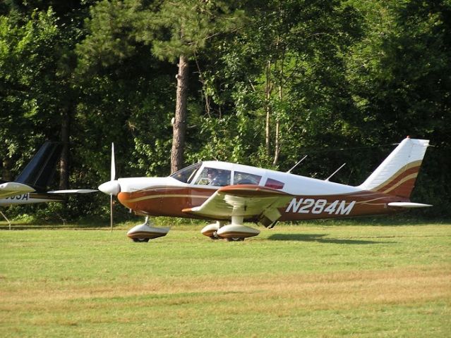 Piper Cherokee (N284M) - Landing on the grass runway at Gastons, Lakeview AR