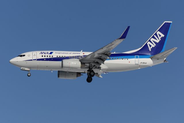 Boeing 737-700 (JA18AN)