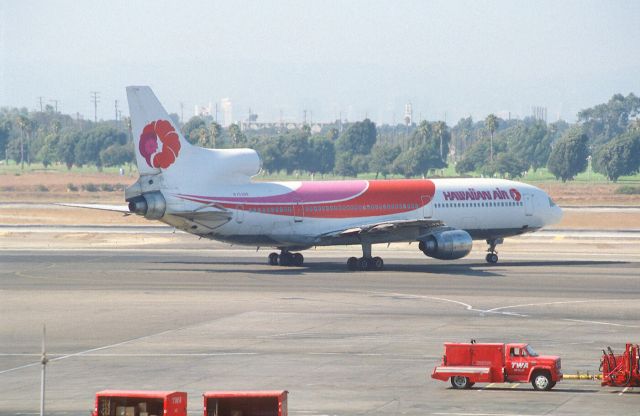 Lockheed L-1011 TriStar (N7638E) - Taxing at KLAX Intl Airport on 1989/08/26