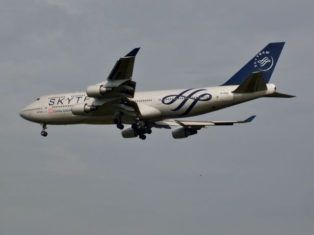 Boeing 747-400 (B-18206)