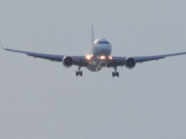 BOEING 767-300 (CC-CZT)