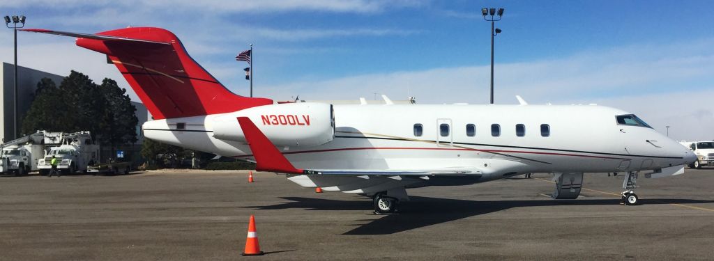 Bombardier Challenger 300 (N300LV)