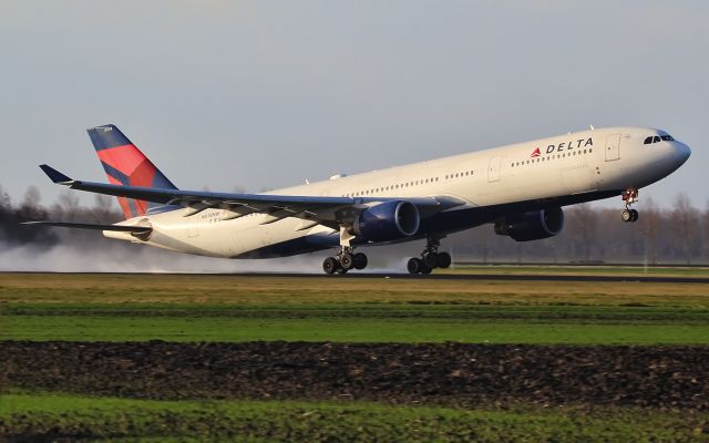 Airbus A330-300 (N814NW)