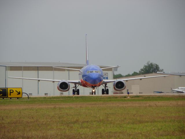 Boeing 737-700 —
