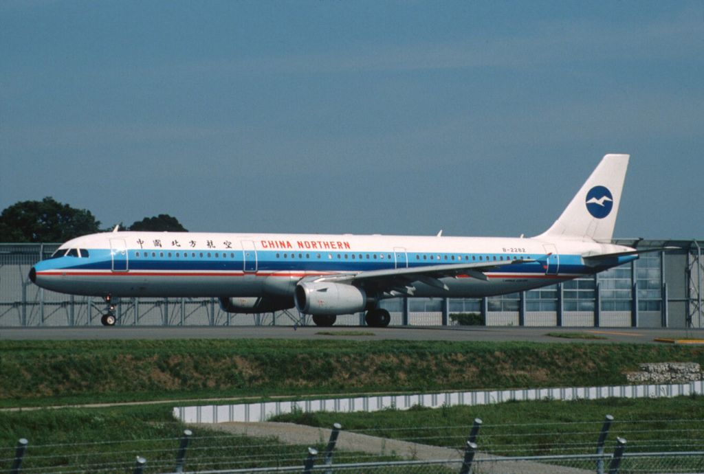 Airbus A321 (B-2282) - Taxing at Narita Intl Airport on 2003/08/23