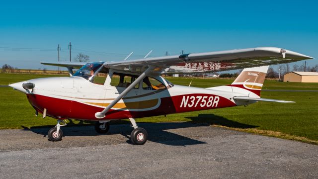 Cessna Skyhawk (N3758R) - Cessna 172H  N3758R at S37