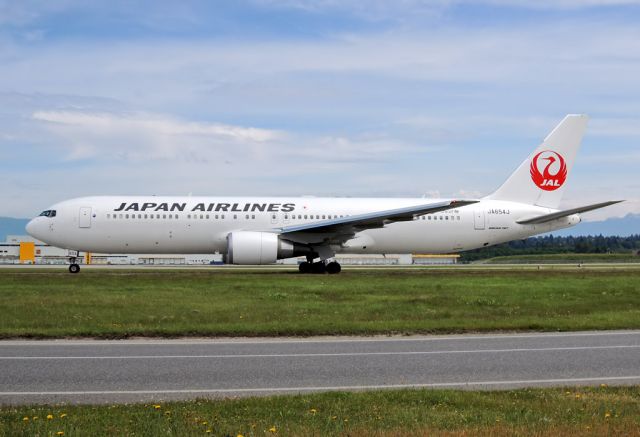 BOEING 767-300 (JA654J)