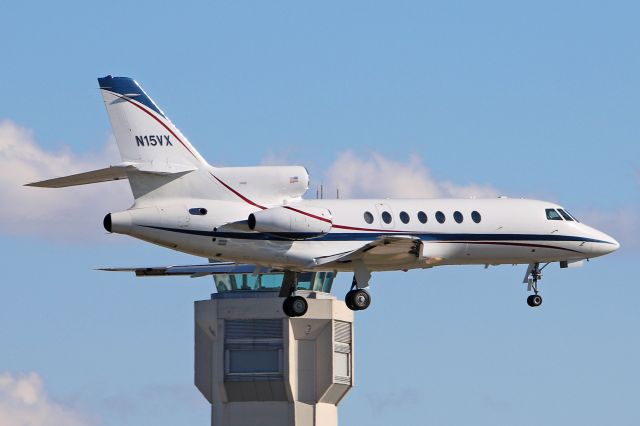 Dassault Falcon 50 (N15VX) - A Falcon 50 inbound for RWY 24L from Metropolitan Oakland Intl (KOAK) on 15 Apr 2019.