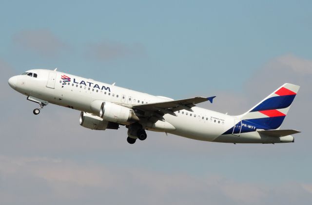 Airbus A320 (PR-MYT)