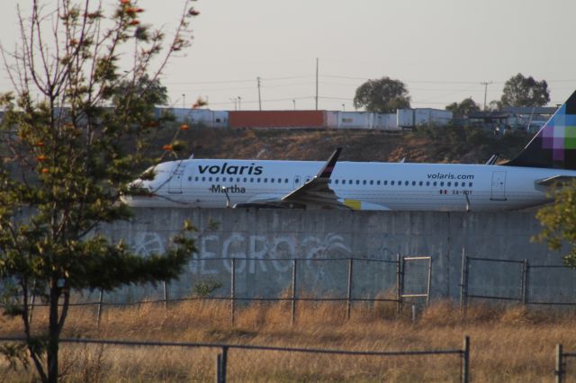 Airbus A320 (XA-VOY) - CARRETEO POR PISTA 27