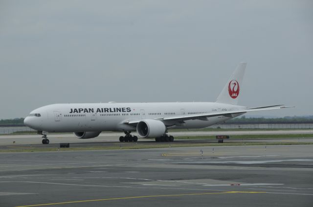 Boeing 777-200 (JA742J)