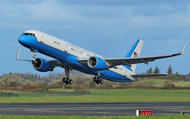 99-0004 — - usaf c-32a 99-0004 dep shannon 22/2/16.