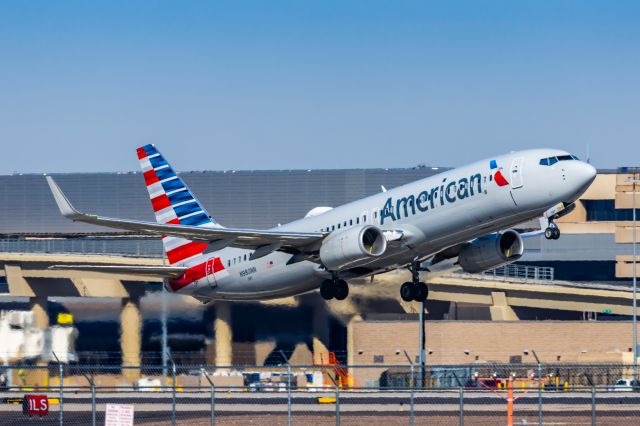 Boeing 737-800 (N980NN) - An American Airlines 737-800 taking off from PHX on 3/4/23. Taken with a Canon R7 and Canon EF 100-400 L II lens.