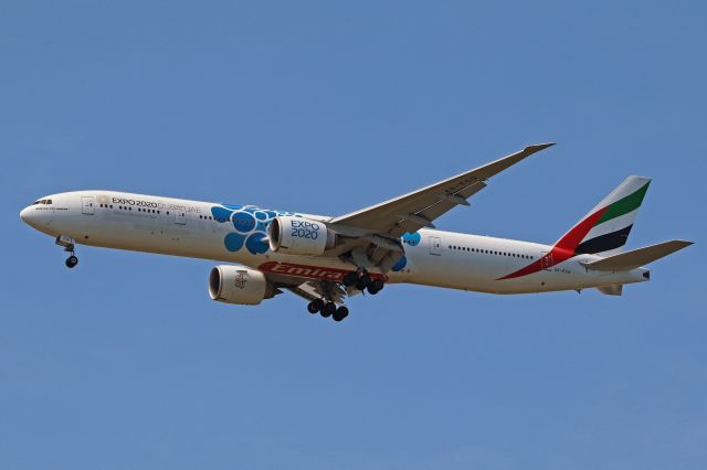 BOEING 777-300 (A6-ECQ) - "Expo 2020 Dubaï UAE" livery