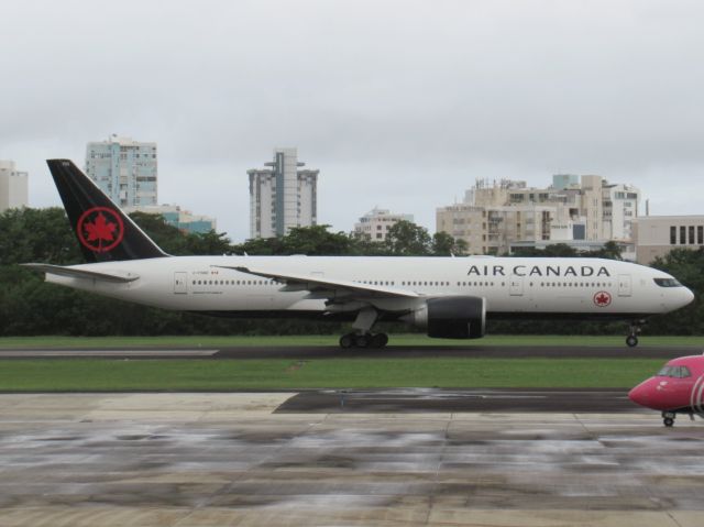 BOEING 777-200LR (C-FNND)