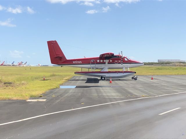 De Havilland Canada Twin Otter (N153QS) - Haven’t seen this before in 12 years working at BNE