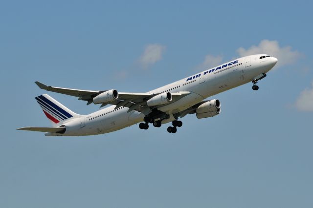 Airbus A340-300 (F-GLZR) - 2010/9/26