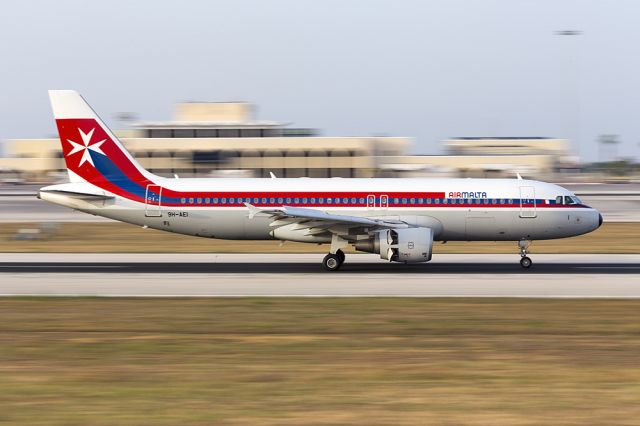 Airbus A320 (9H-AEI)