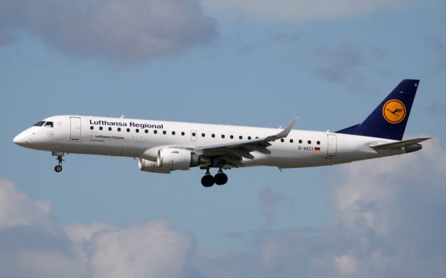 Embraer ERJ-190 (D-AECI)