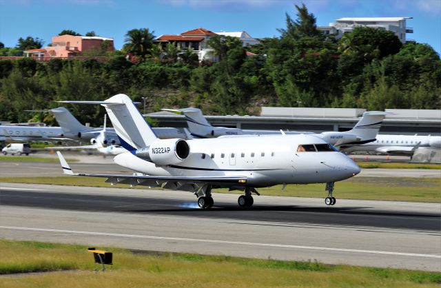 Canadair Challenger (N322AP)