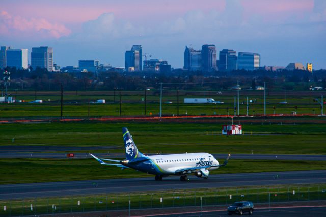 N644QX — - Alaska Airlines ERJ-175 taxis to runway 35R with the Sacramento skyline in the background