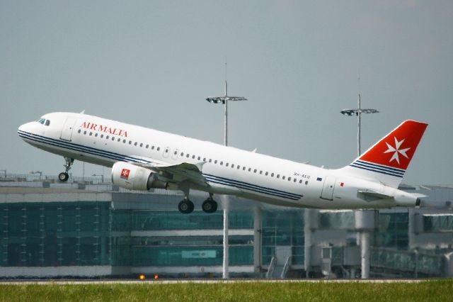 Airbus A320 (9H-AEQ) - Airbus A320-214, Roissy Charles De Gaulle Airport (LFPG-CDG)