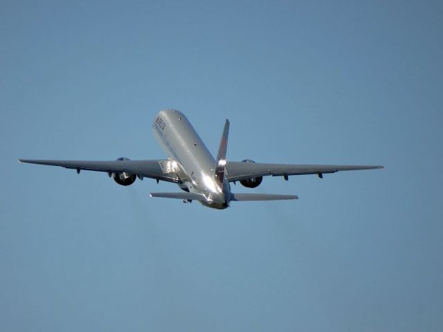 Boeing 757-200 (N661DN)