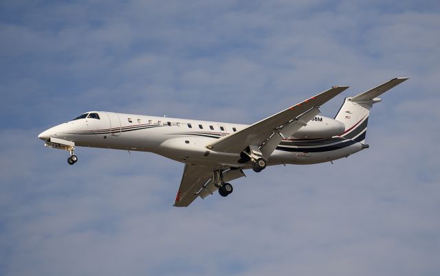 Embraer ERJ-135 (N538M) - Runway 20R arrival @KDPA.