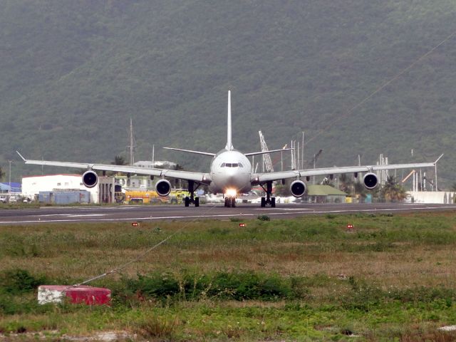 Airbus A340-300 (F-GLZU)