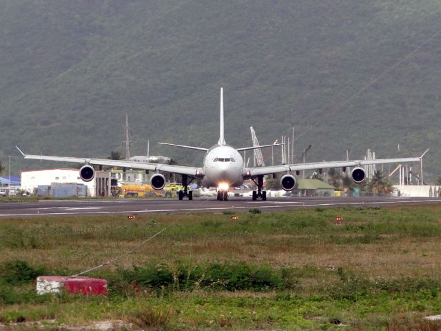 Airbus A340-300 (F-GLZU)