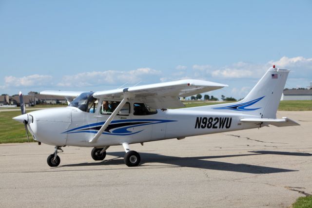 Cessna Skyhawk (N982WU)