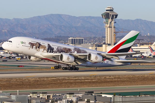 Airbus A380-800 (A6-EOM)