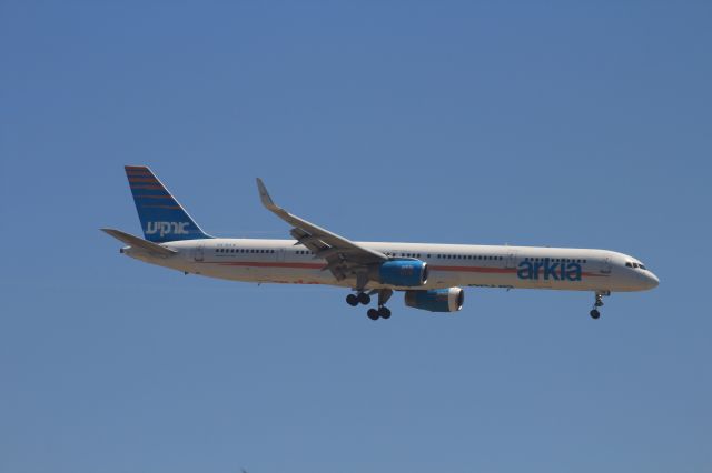 BOEING 757-300 (4X-BAW)