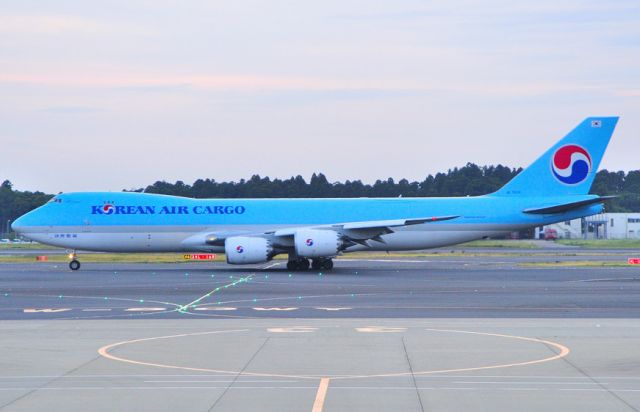 BOEING 747-8 (HL7624) - At dusk