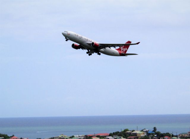 Airbus A330-200 (G-VMIK)