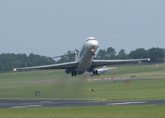 McDonnell Douglas MD-82 (N406NV) - Allegiant Air MD-82 lifting off of Rwy 14 at Shreveport Regional.