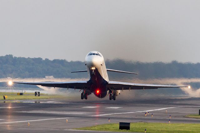 McDonnell Douglas MD-90 — - Delta MD90 taking off out of Reagan National Airport on 30 May 2014.