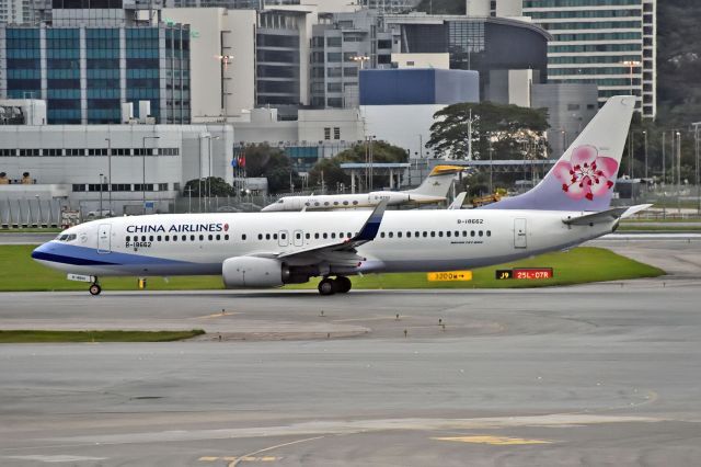 Boeing 737-800 (B-18662)