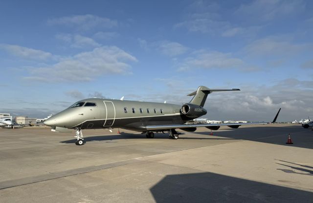 Bombardier Challenger 300 (N808NC)