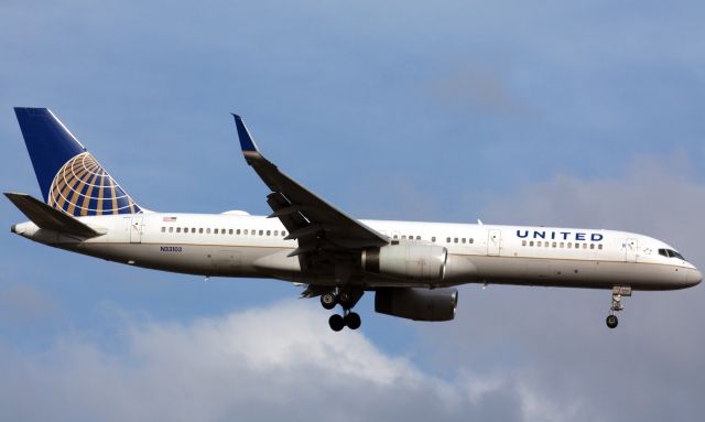 Boeing 757-200 (N33103) - United B752 operating Dublin-EWR on approach to BOS after diverting due weather on 5/27/22. 