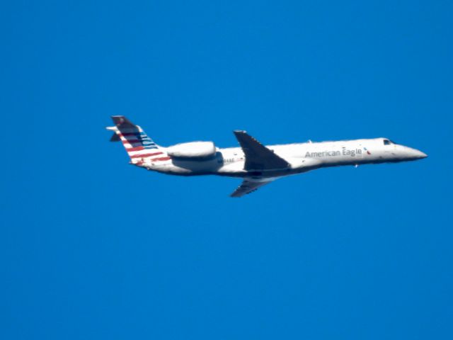 Embraer ERJ-135 (N844AE)