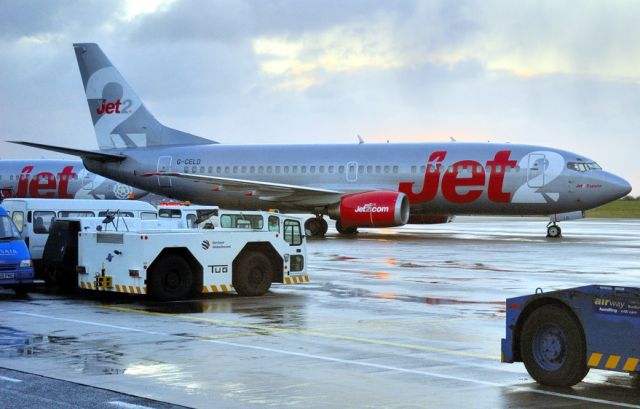 BOEING 737-300 (G-CELD)