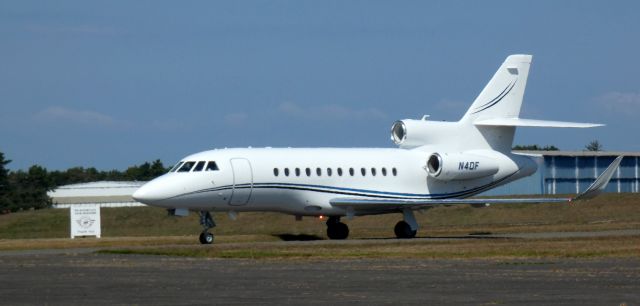 Dassault Falcon 900 (N4DF) - Taxiing to parking is this 2017 Dassault Falcon 900LX from the Summer of 2024.
