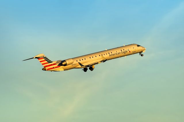 Canadair Regional Jet CRJ-900 (N242LR)